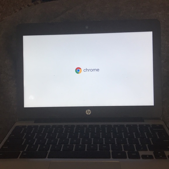 HPChromebook 11 G5,charger,portable case included - Picture 1 of 7